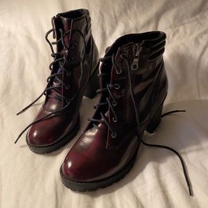 Nine West “Cabernet” color booties size 9